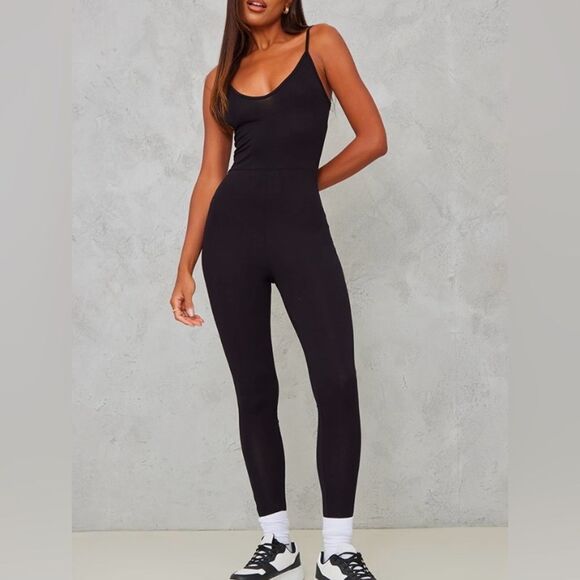 Prettylittlething Black Basic Strappy Plunge Jumpsuit Women’s 0 - Picture 1 of 3